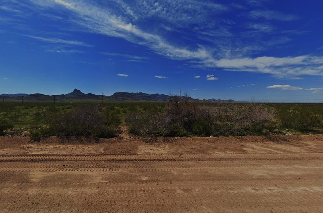 2.44 Acres for Sale in Golden Valley, Arizona