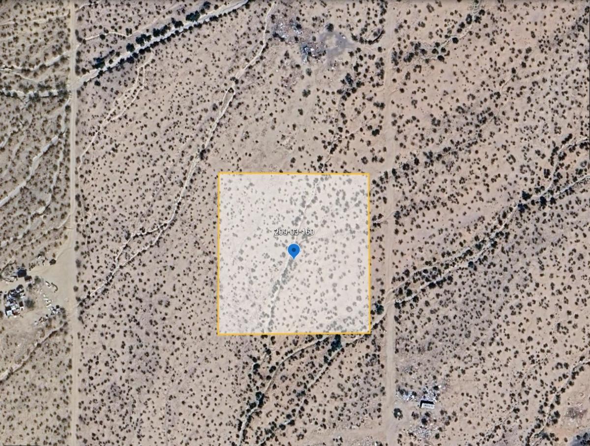 2.35 Acres for Sale in Golden Valley, Arizona