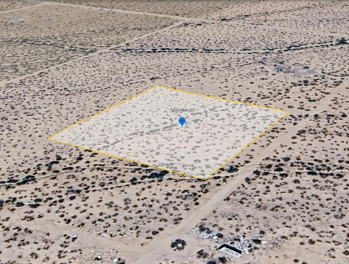 2.35 Acres for Sale in Golden Valley, Arizona