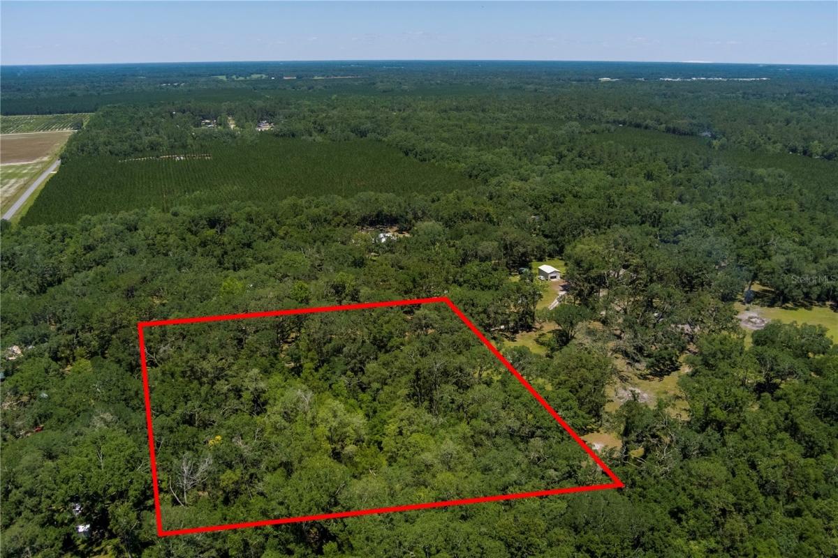 2.55 Acres for Sale in LIVE OAK, Florida