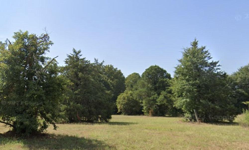 2.42 Acres for Sale in Mineola, Texas