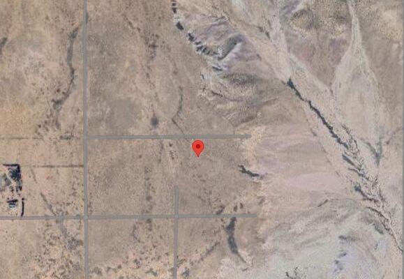 1.25 Acres for Sale in Sun Valley, Arizona