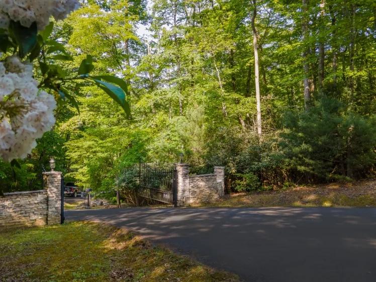 3.31 Acres for Sale in Franklin, North Carolina