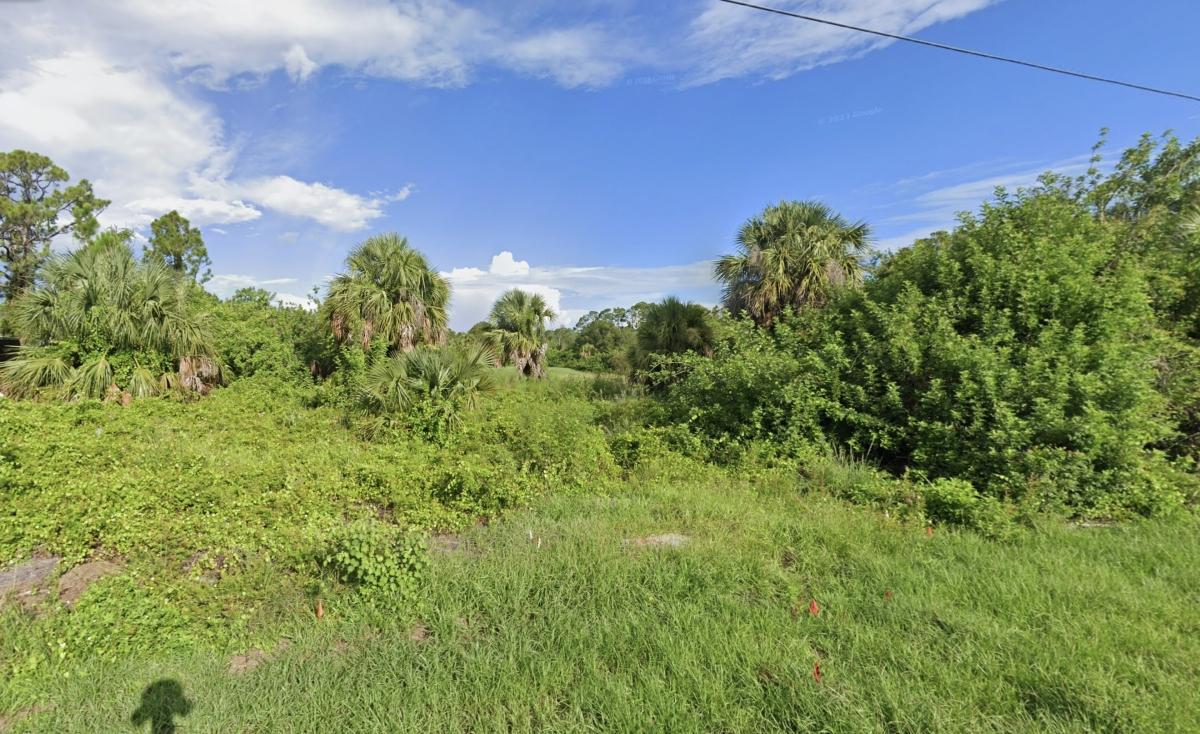.27 Acres for Sale in North Port, Florida