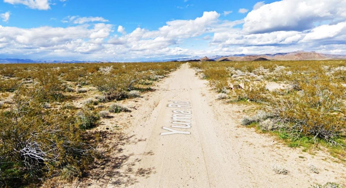 2.35 Acres for Sale in Golden Valley, Arizona