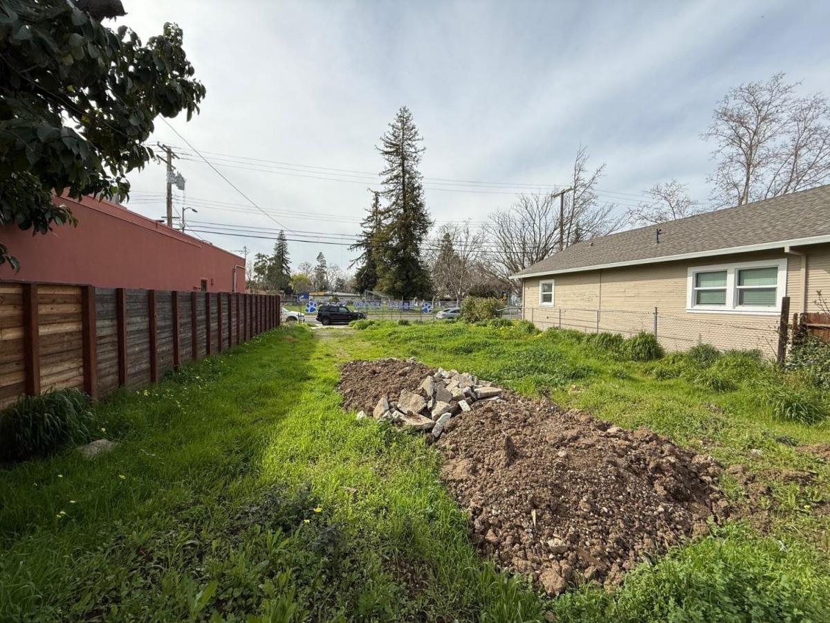 0.09 Acres for Sale in Sacramento, California