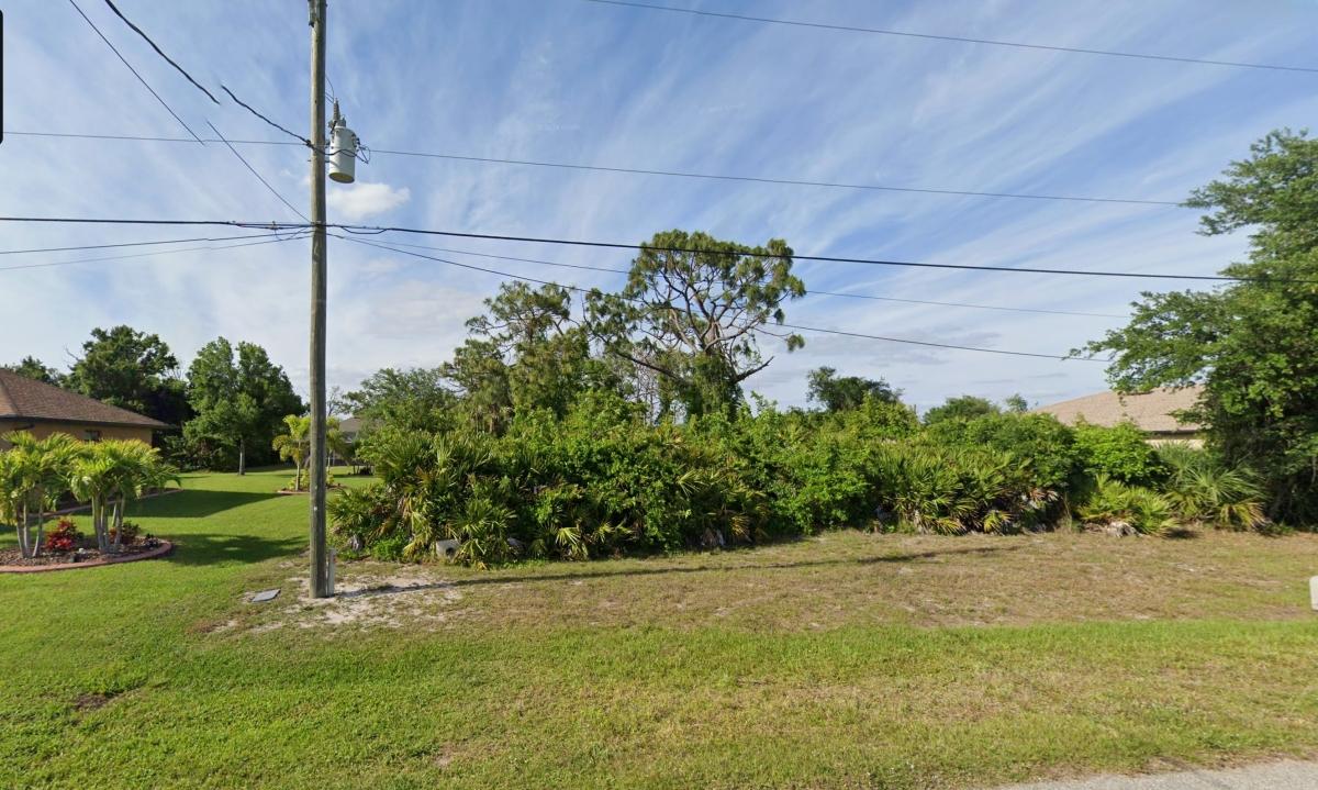 .17 Acres for Sale in Rotonda West, Florida