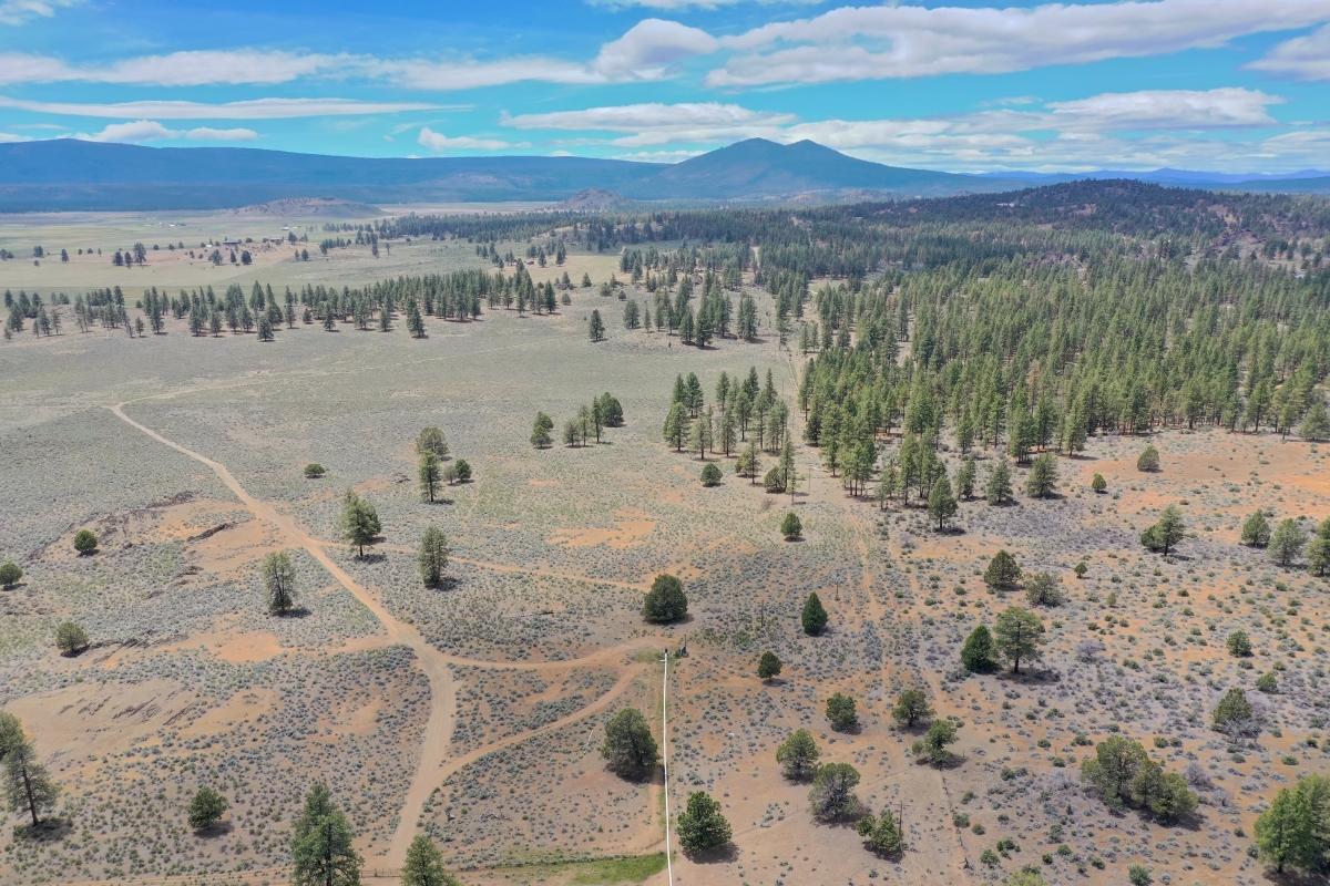 9.60 Acres for Sale in Sprague River, Oregon